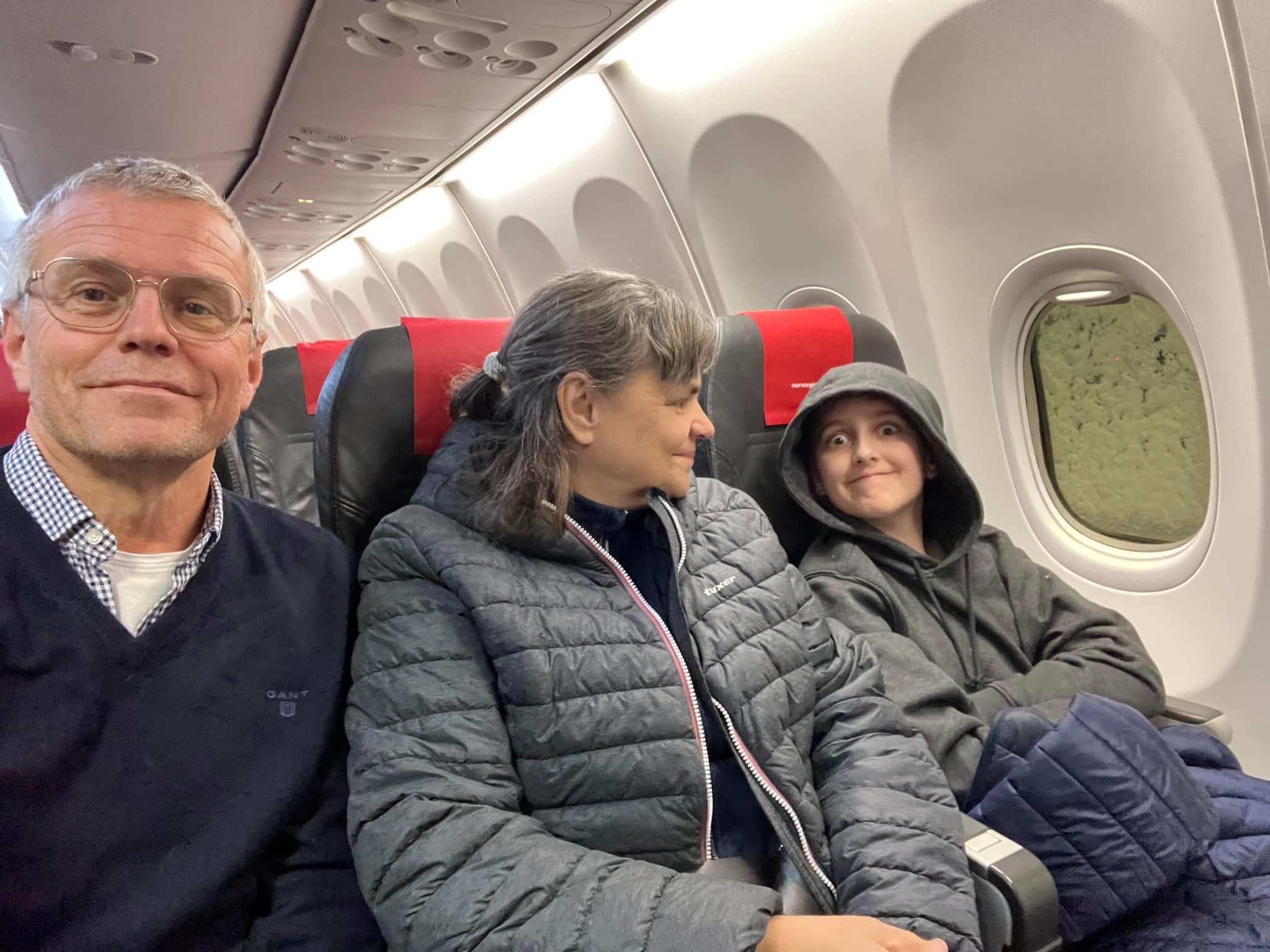 Du visar för närvarande Elias och Mikaela i Spanien