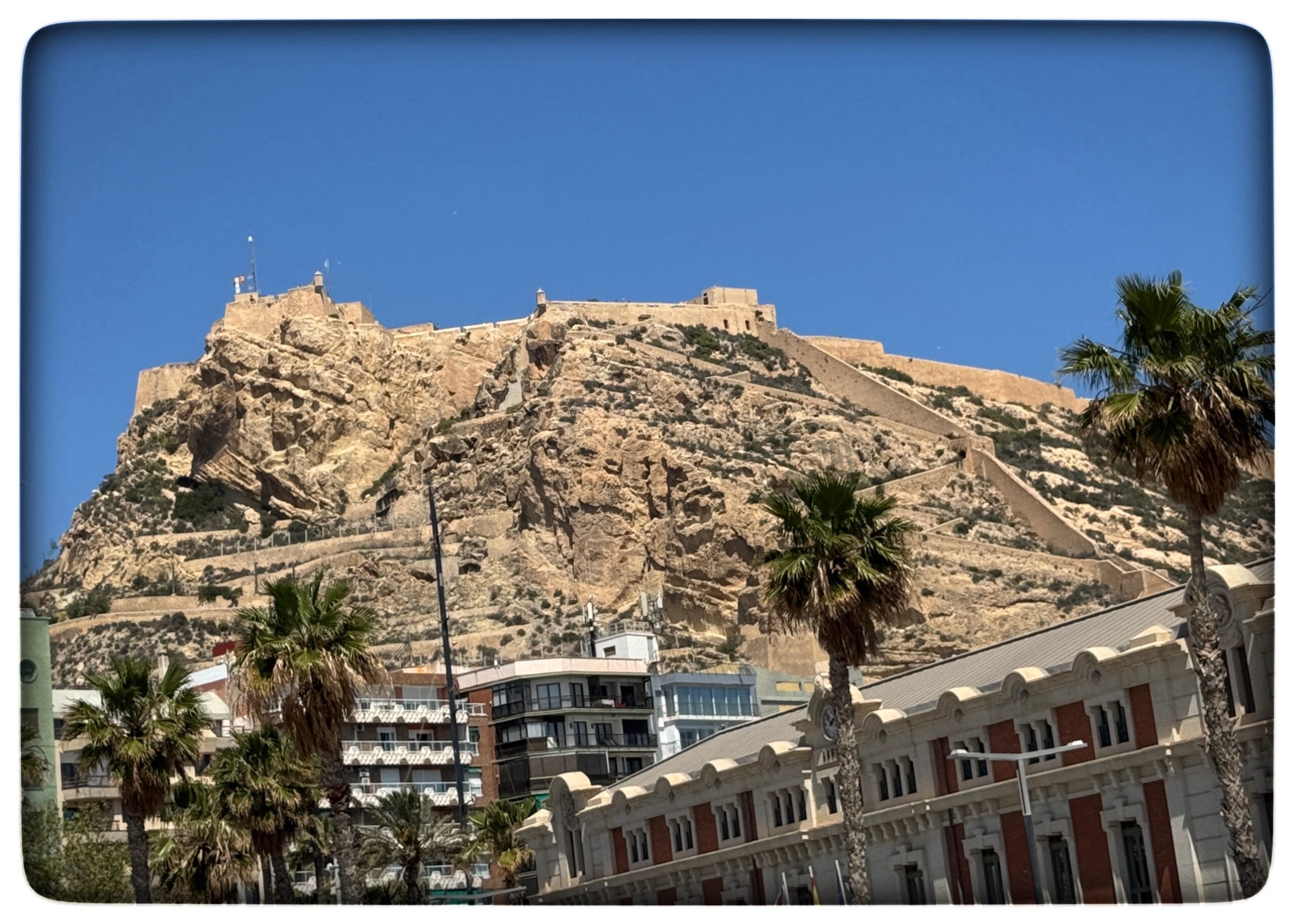 Du visar för närvarande Castillo de Santa Bárbara
